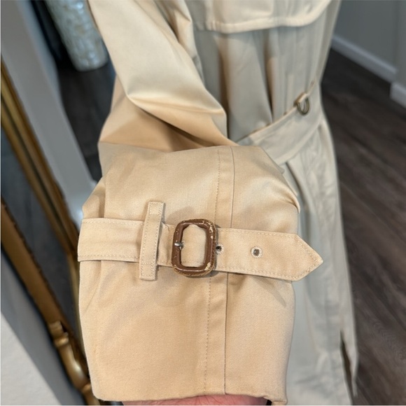 Authentic Burberry trench coat with belt - Picture 8 of 13